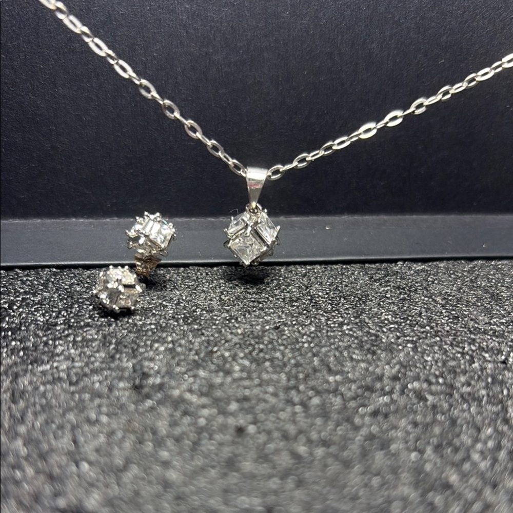 Elegant Silver Necklace and Earring Set